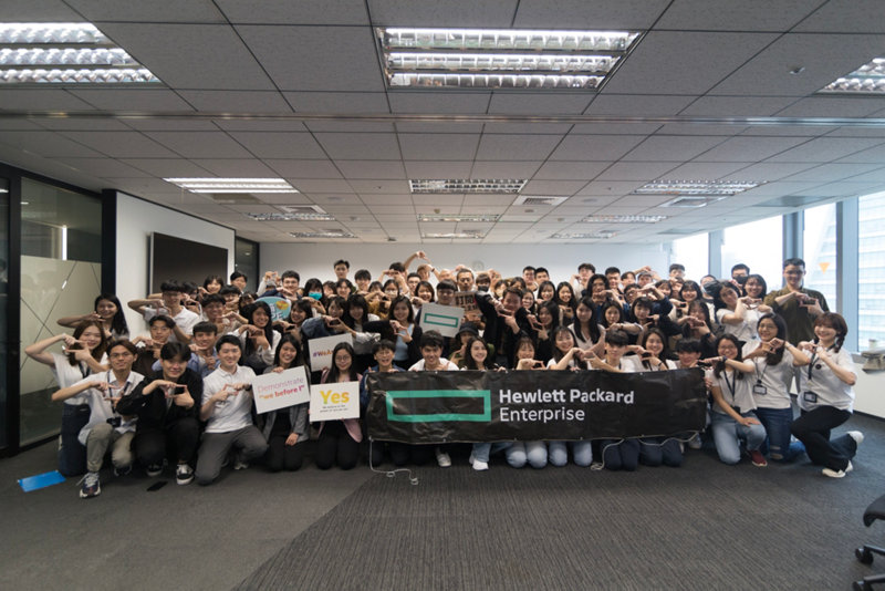 <img src="HPE Taiwan held server experience activity.jpeg" alt="HPE Taiwan promotes a diverse and inclusive workplace">