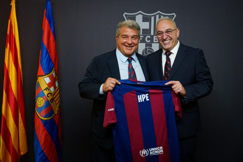 De izquierda a derecha, Joan Laporta, presidente del FC Barcelona, y Antonio Neri, presidente y CEO de HPE